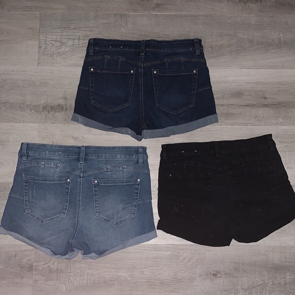 Three Pairs of Ardene Shorts (Size 5) - Picture 8 of 8